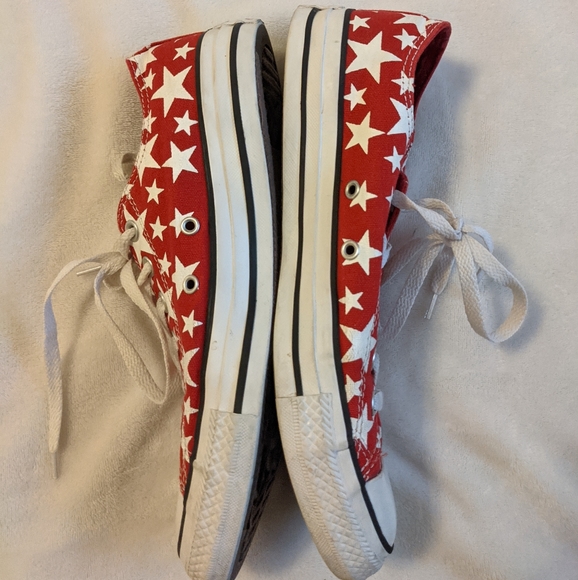 Red and white star spangled converse
Low top
Sz 7 - Picture 3 of 7